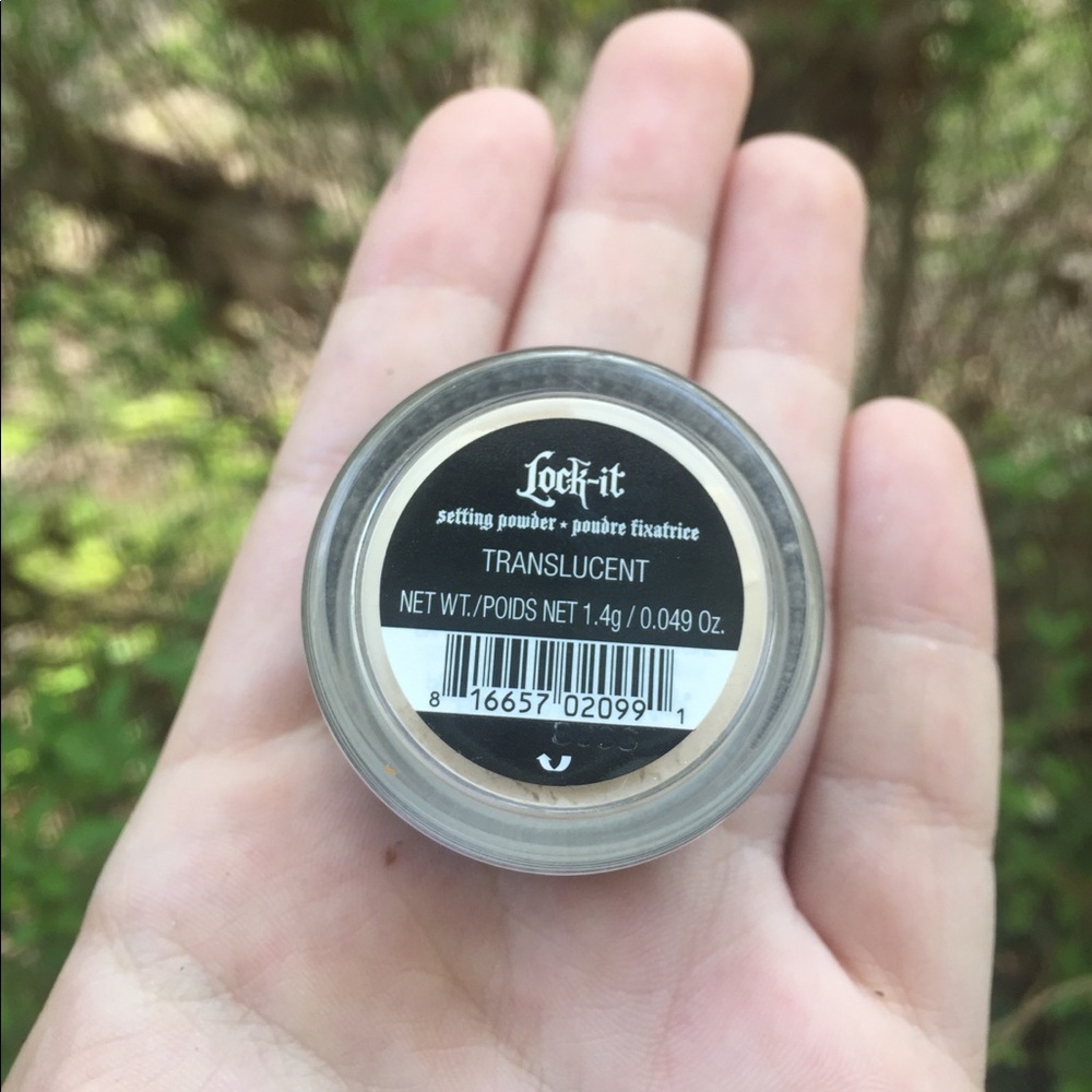 Kat Von D Translucent Lock It Setting Powder